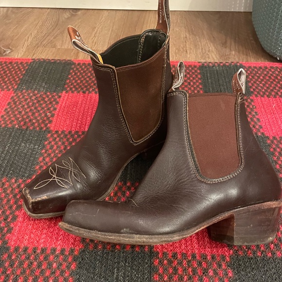 R.M. Williams handcrafted leather boots - Picture 4 of 5